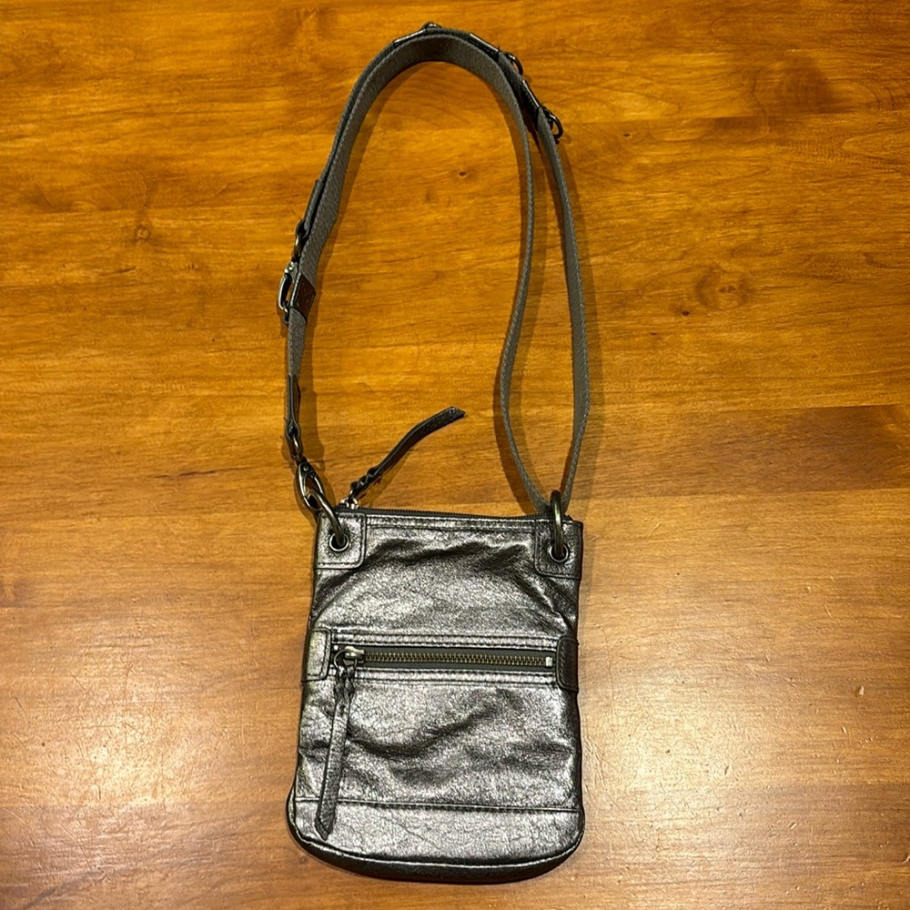 CLARKS Crossbody or Shoulder Purse Pewter Leather Metallic EUC Convertible Bag☀️